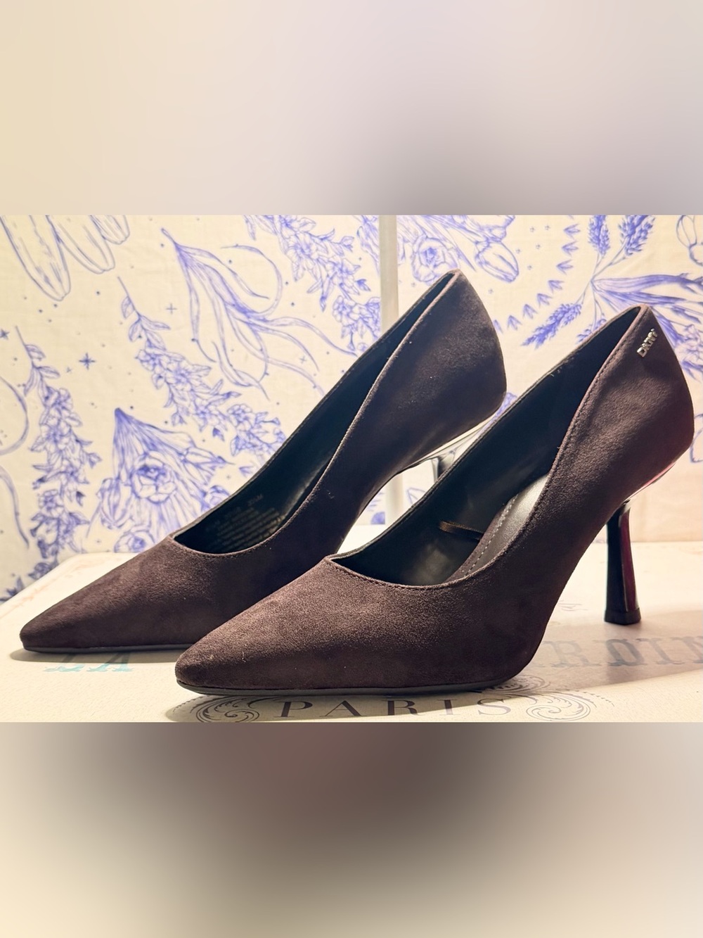 DKNY BRAND NEW BROWN SUEDE HEELS